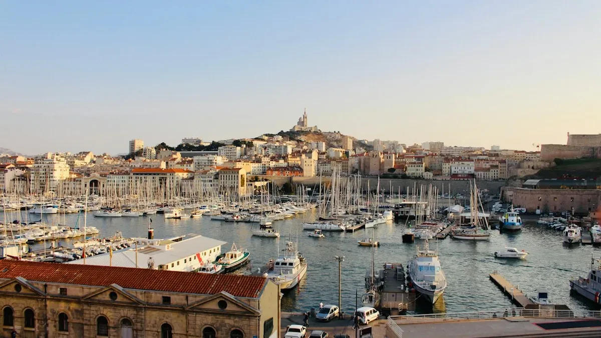 Le Vieux-Port de Marseille et Notre-Dame de la Garde